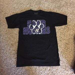 University of Washington UDUB Huskies black tshirt