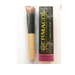 Dermacol foundation plus foundation brush