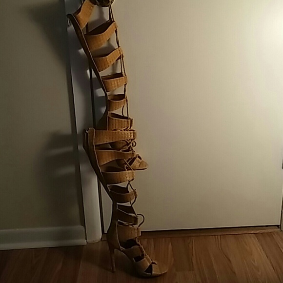 Thigh high Strap w/Zip in back - Picture 1 of 3