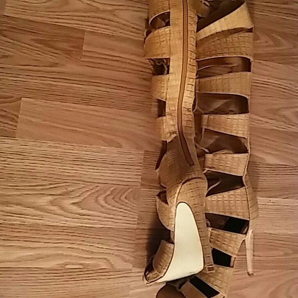 Thigh high Strap w/Zip in back - Picture 3 of 3