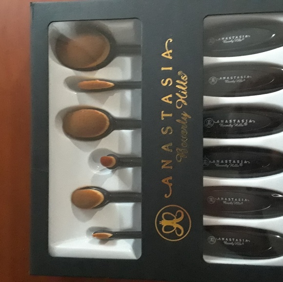ANASTASIA set 6 brushes new in the box - Picture 1 of 3