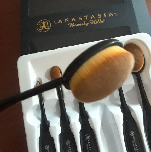 ANASTASIA set 6 brushes new in the box - Picture 2 of 3