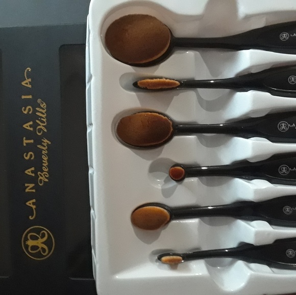 ANASTASIA set 6 brushes new in the box - Picture 3 of 3