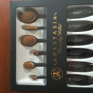 ANASTASIA set 6 brushes new in the box