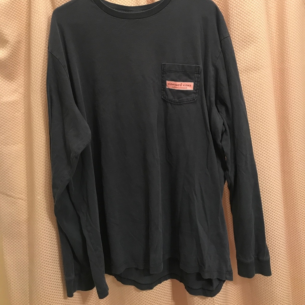 Navy Vineyard vines XL tee