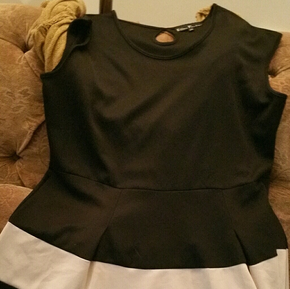 Beautiful dress rt to the knee