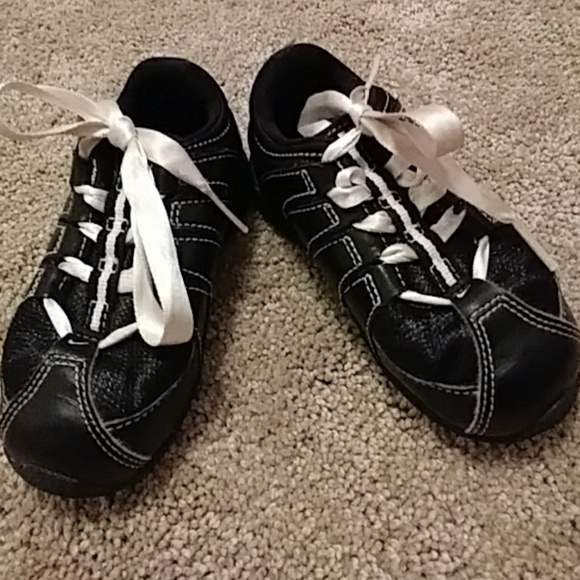 Girls Nike shoes - Picture 3 of 4