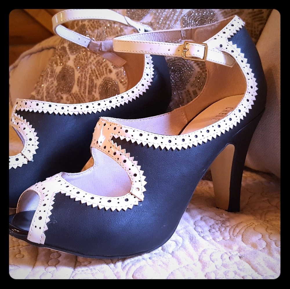 Peep toe pump sandals