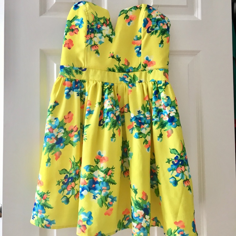 Strapless floral dress by Love Culture, NWT!