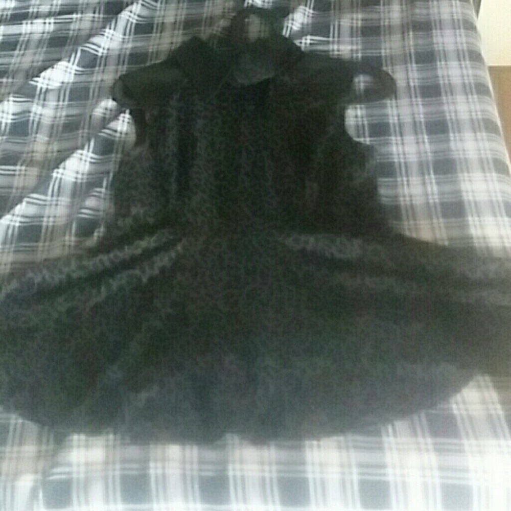 Black leopard print Petlum with pleated collar