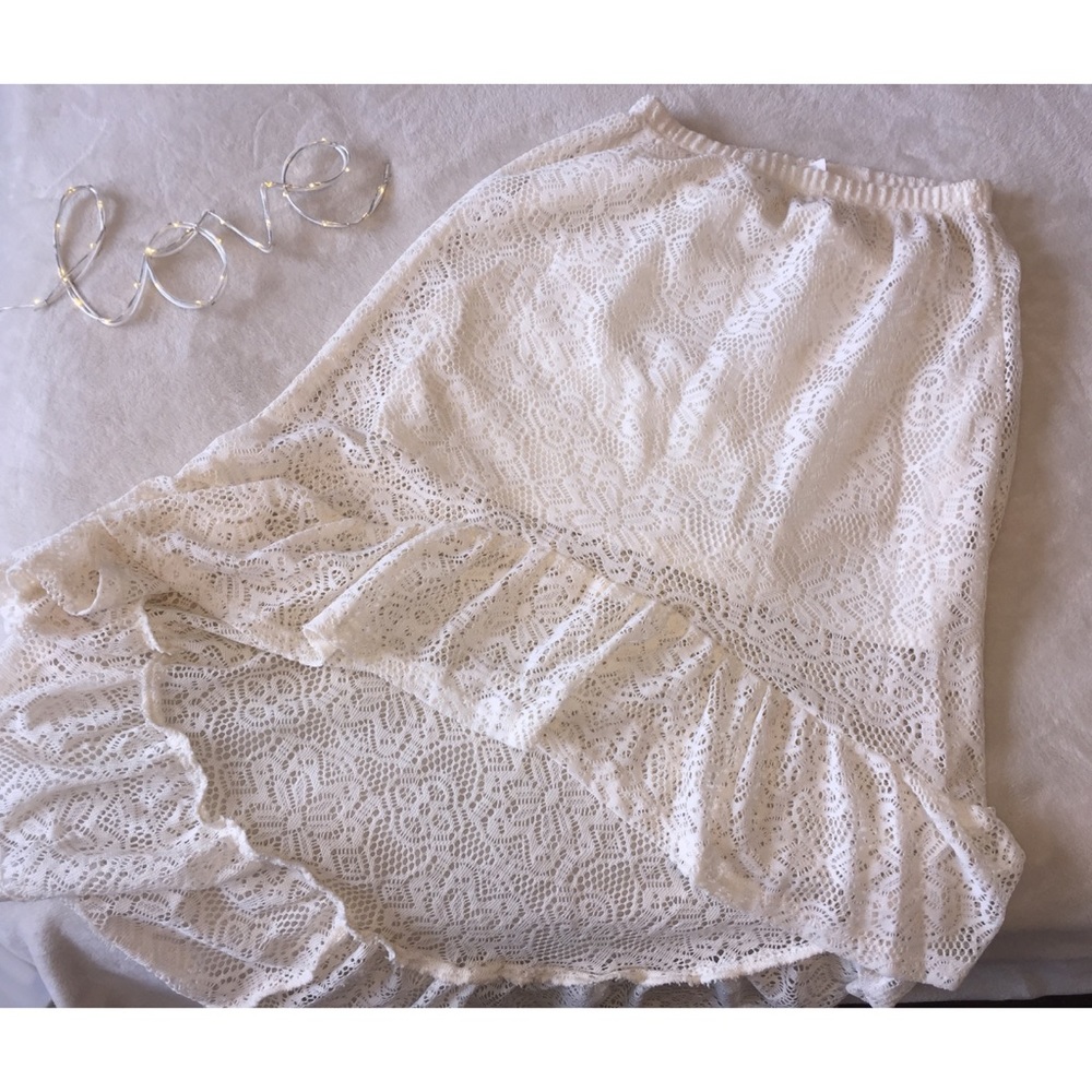 5 for $25! 🎁 High Low Lace Skirt ✨