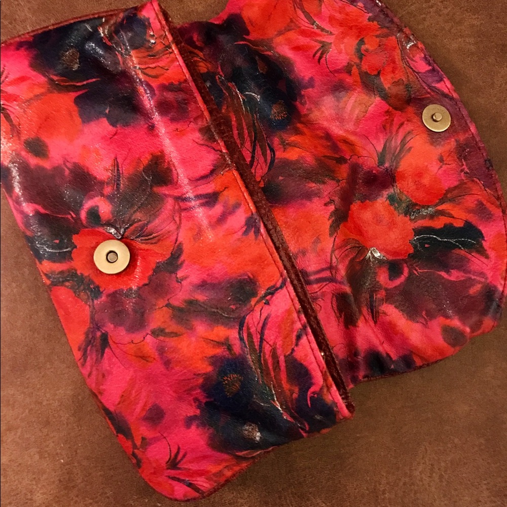 Adorable ๐ clutch! - Picture 2 of 3