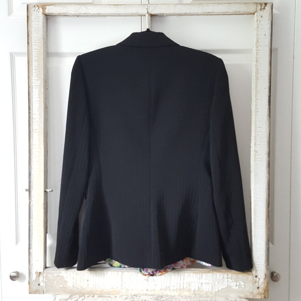 Tahari Classy & Modern Blazer - Picture 3 of 6