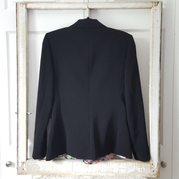 Tahari Classy & Modern Blazer - Picture 3 of 6