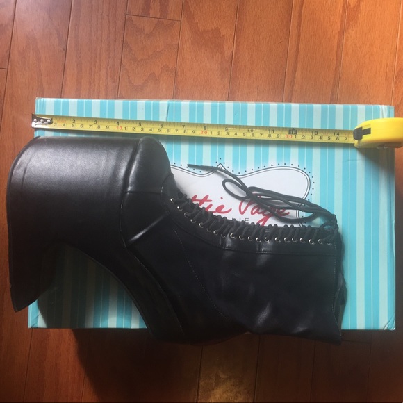 Bettie Page Heel-Less Tie-Up Boots - Picture 3 of 4