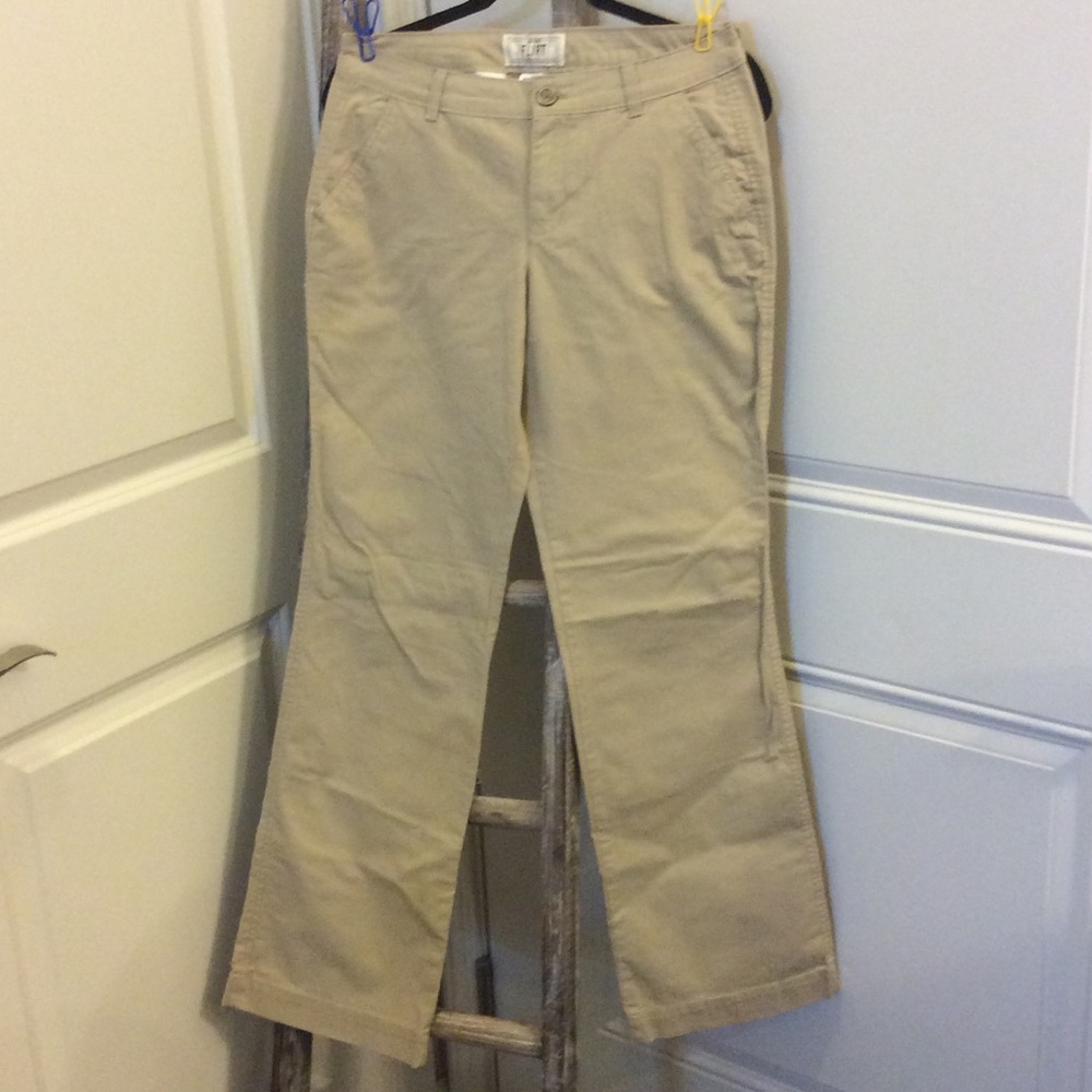 Old Navy Flirt khakis. Size 6
