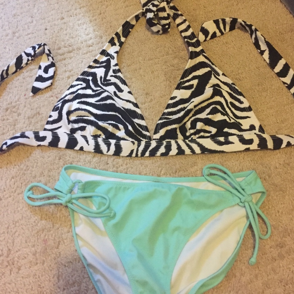 ☘️ Victoria's secret zebra bikini
