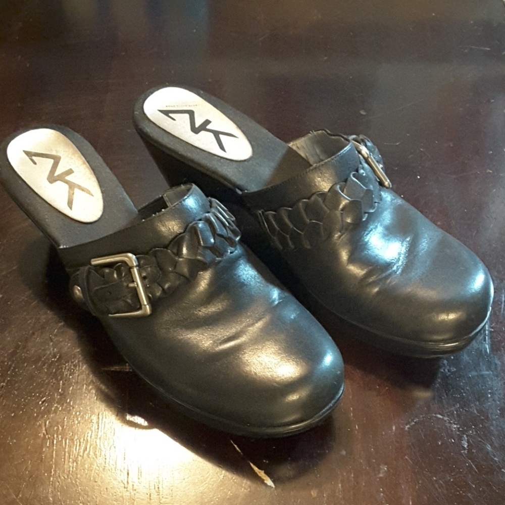 Anne Klein Sport 10M leather slip ons 2.5" heel