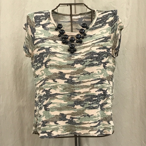 Bobbie Brooks Tops - Bobbie Brooks camouflage knit top