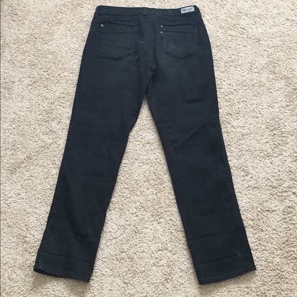 Black Levi's - Picture 2 of 3