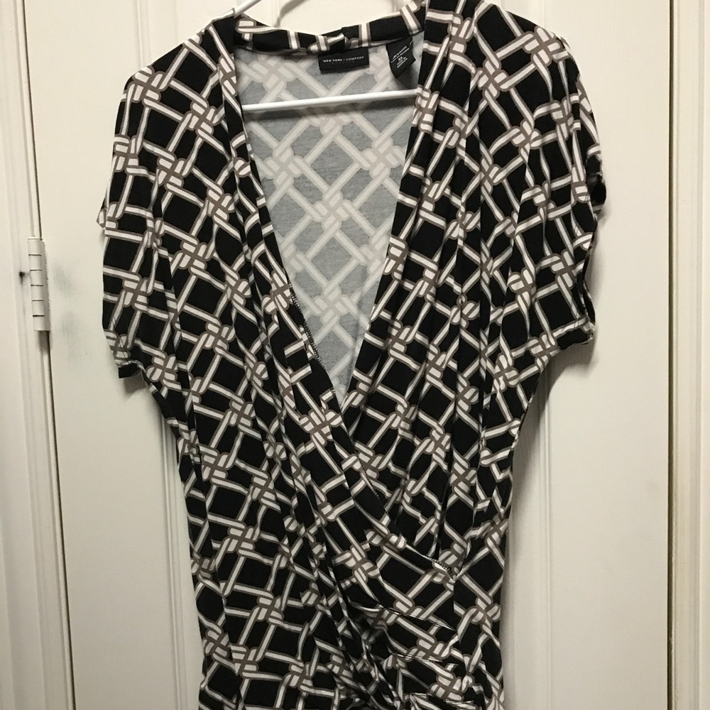 New York & Co Size XL black, white & tan top