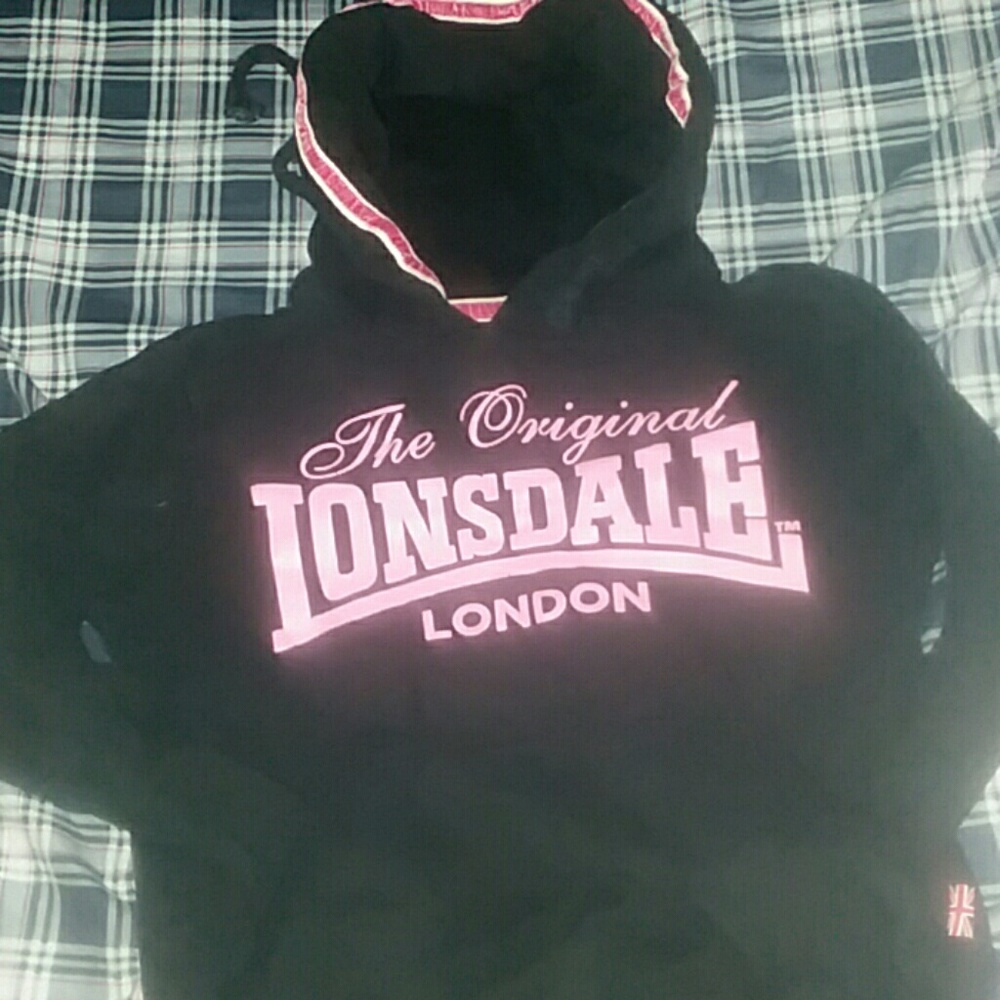 Lonsdale Women's hoodie pink  size small/medium