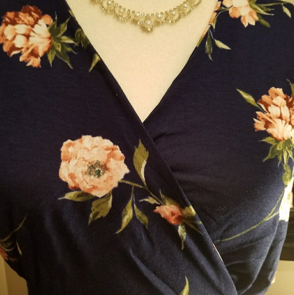 Plus size FLORAL V-NECK DRESS - Picture 5 of 8