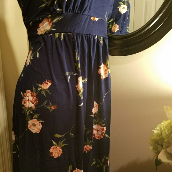 Plus size FLORAL V-NECK DRESS - Picture 7 of 8