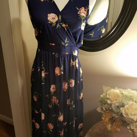 Plus size FLORAL V-NECK DRESS - Picture 4 of 8