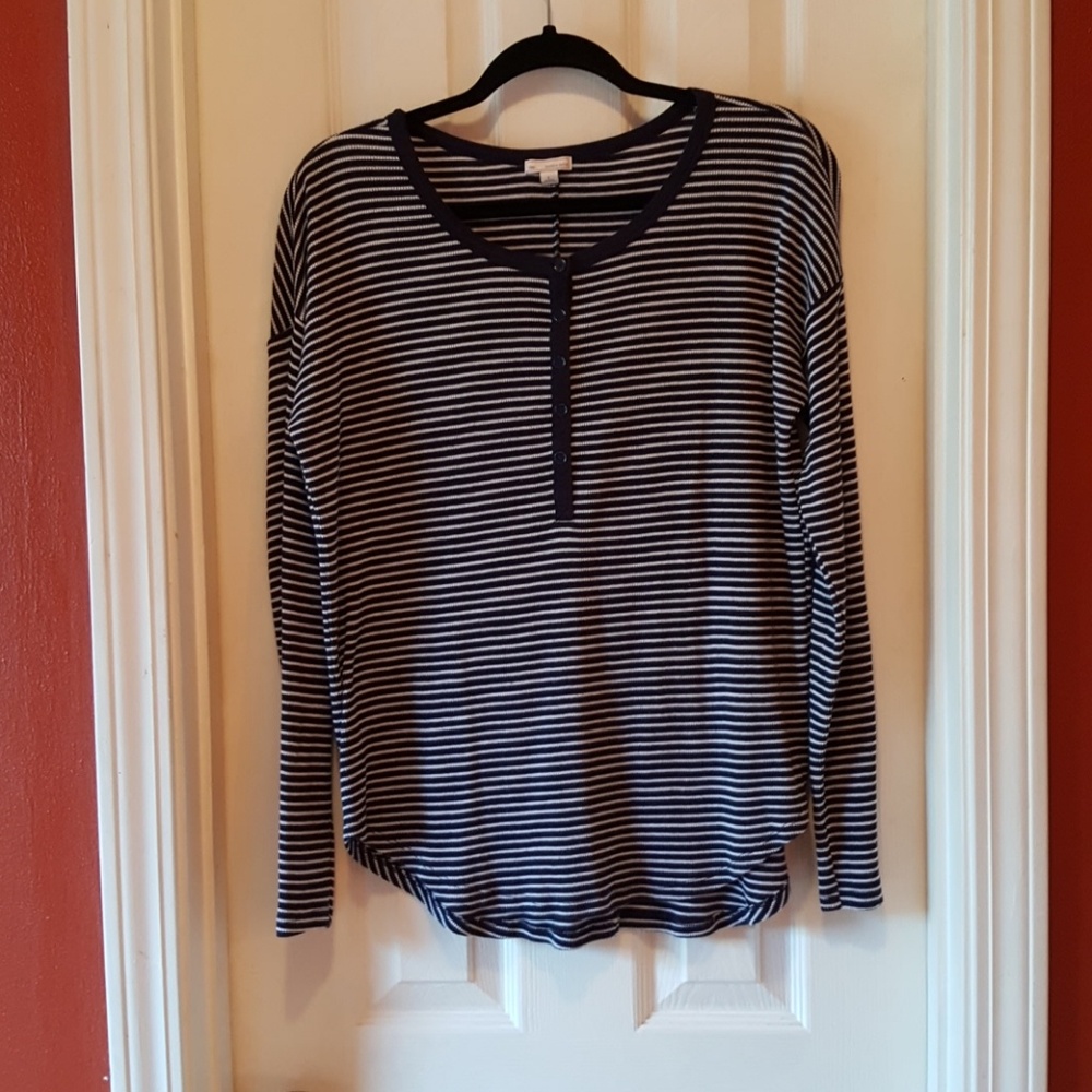 Long sleeved Henley top EUC
