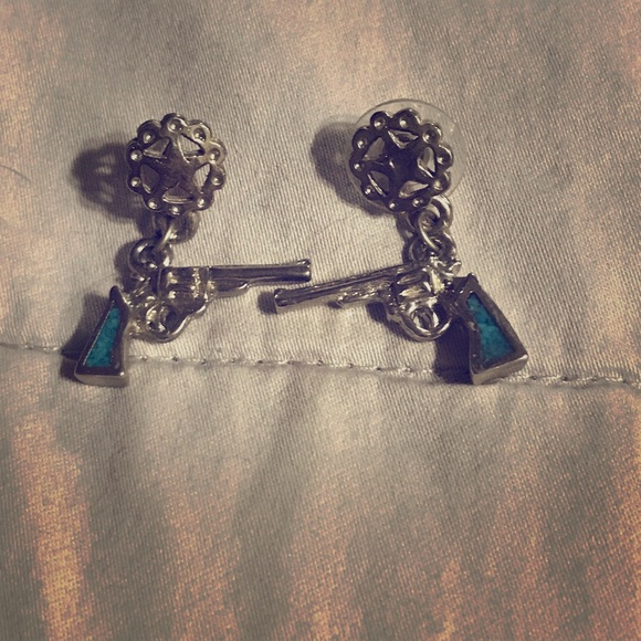 Six shooter earrings - Picture 1 of 2