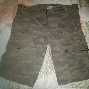 BOGO Old Navy sz 14 stretch cargo shorts