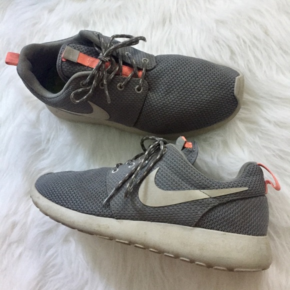 Nike Shoes - Gray/Peach Nike Roshe Runs Size 9 Women's