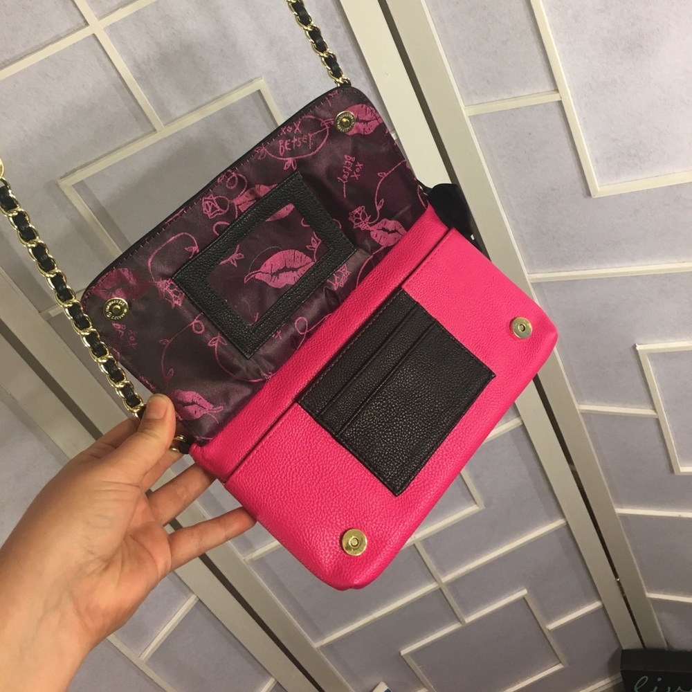 🌸SALE🌸Hot pink&black Betsey Johnson cross body - Picture 4 of 8