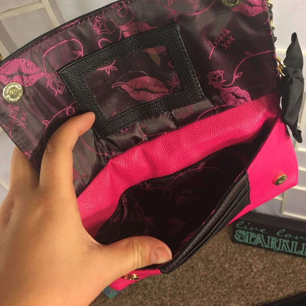 🌸SALE🌸Hot pink&black Betsey Johnson cross body - Picture 5 of 8