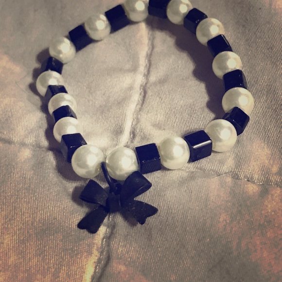 Bracelet - Picture 1 of 2