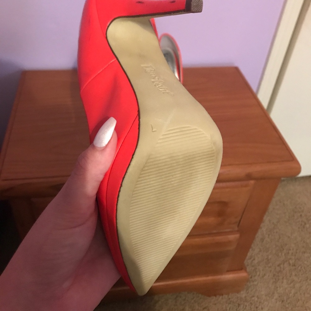 Heels. - Picture 3 of 3