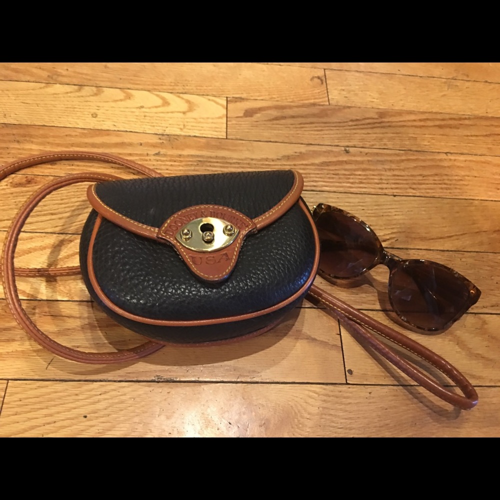 Vintage dooney Bourke crossover bag