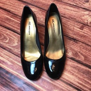 🎉{AK Ann Klein} black patent pumps. Sz 8.5.