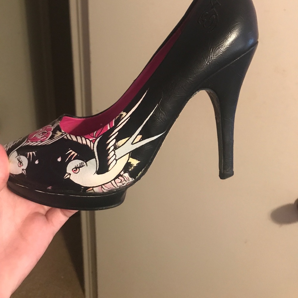 Heels. - Picture 3 of 3