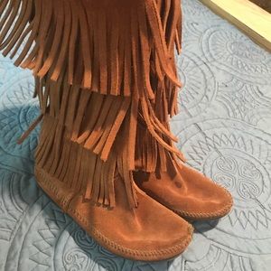 minnetonka fringe boots