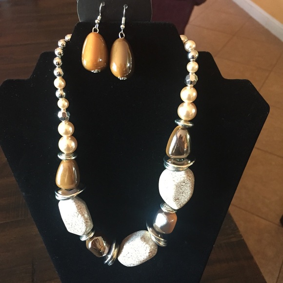 Paparazzi Fashion Necklace Set - Picture 2 of 3