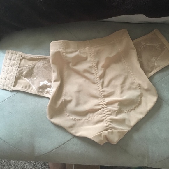 Underware - Picture 2 of 4