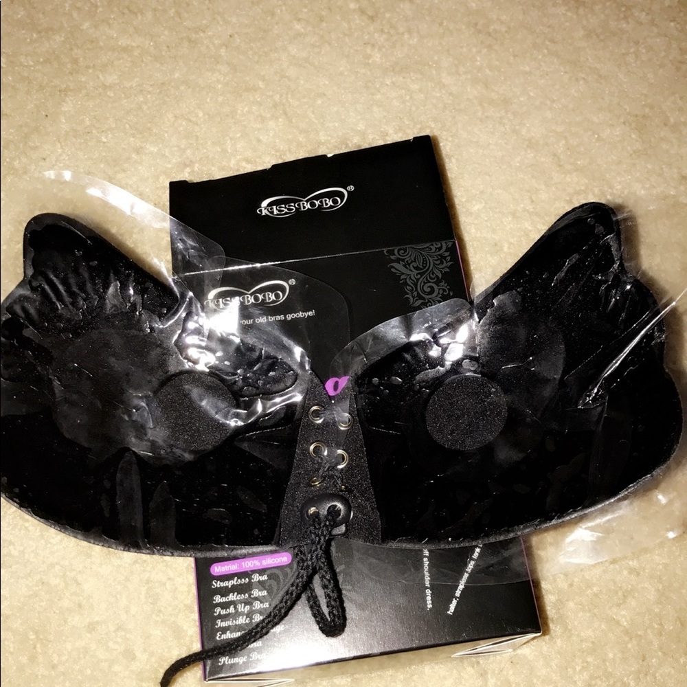 Sticky bra. - Picture 2 of 3
