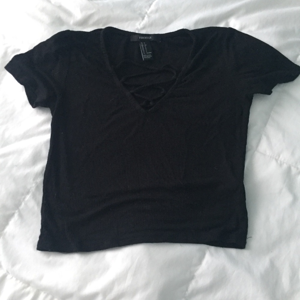 🛑TRADED🛑✨STRAPPY V NECK CROP TOP✨