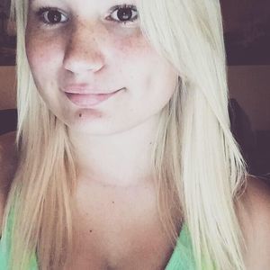 Meet your Posher, Chloe