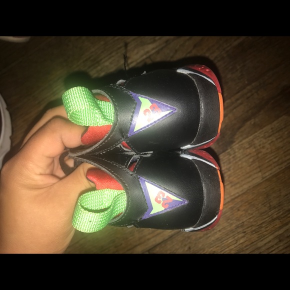 Kids Jordan's - Picture 2 of 4