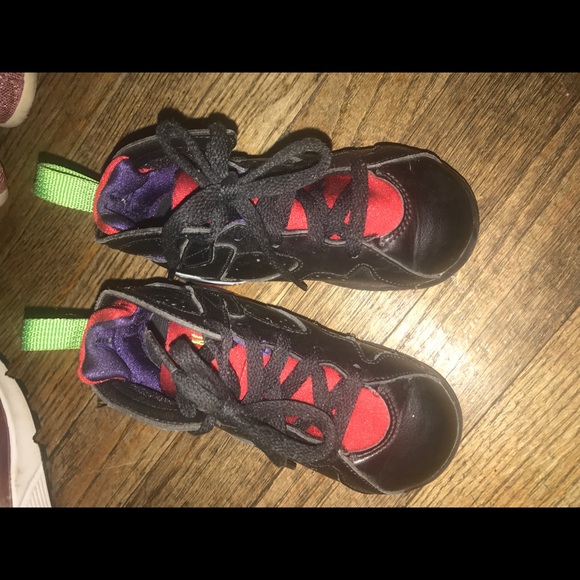 Kids Jordan's - Picture 3 of 4