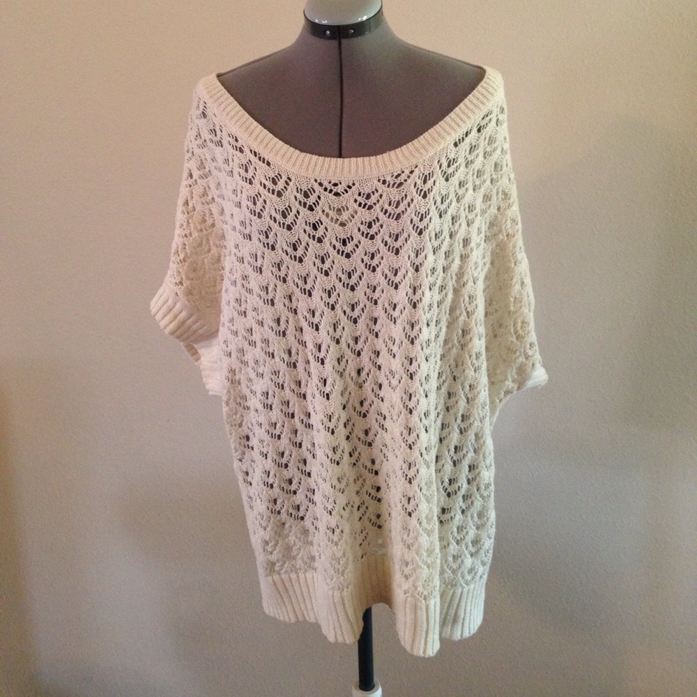 Short sleeve sweater