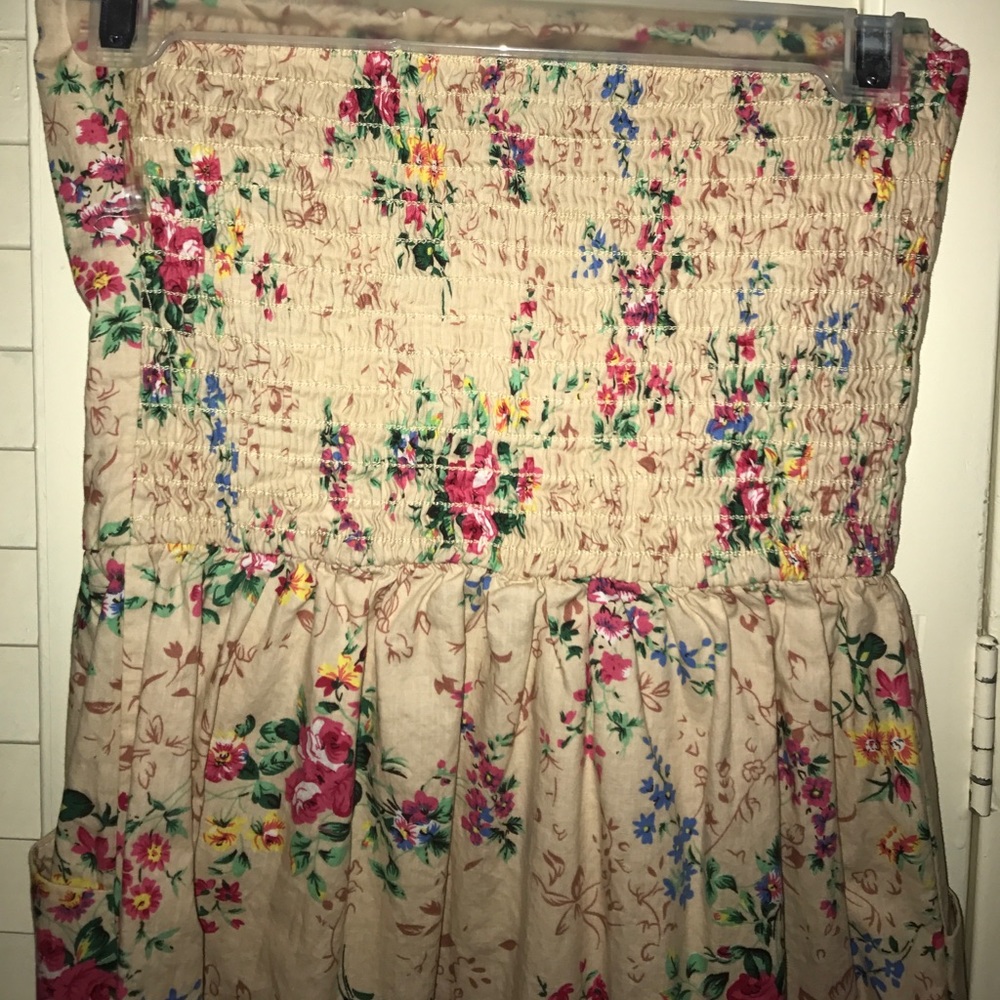 Spring strapless dress - Picture 3 of 3